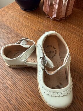 SweetHoney Cream Mary Jane Shoes with Scalloped Trim